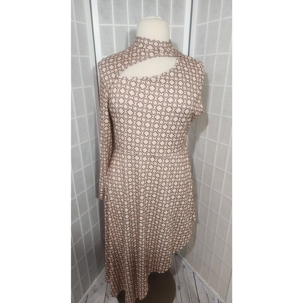 NWOT SHEIN A-Line Stretch Geo Print Cut Out Asymmetrical Dress Plus Size: 2XL - Picture 3 of 7
